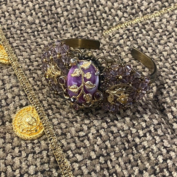 VINTAGE embellished cuff bracelet with purple beads or stones - Picture 13 of 17